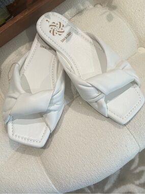 Sam and Libby  white bow flat Sandals Sz 9